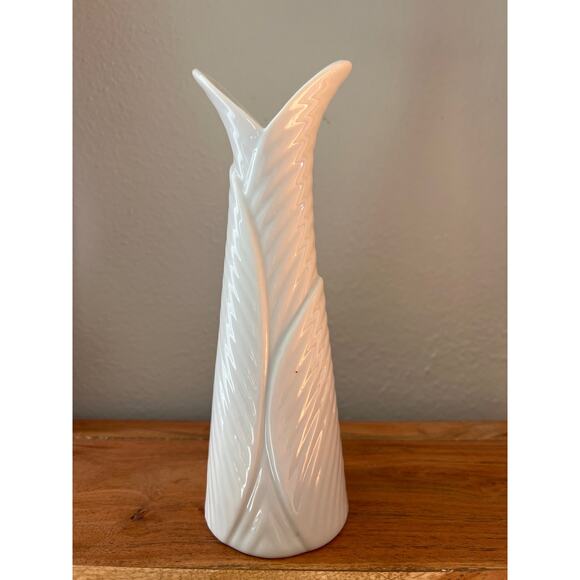 Vintage Glass Vase With Violet Floral Design and Scalloped Trim Propagation - Picture 3 of 7